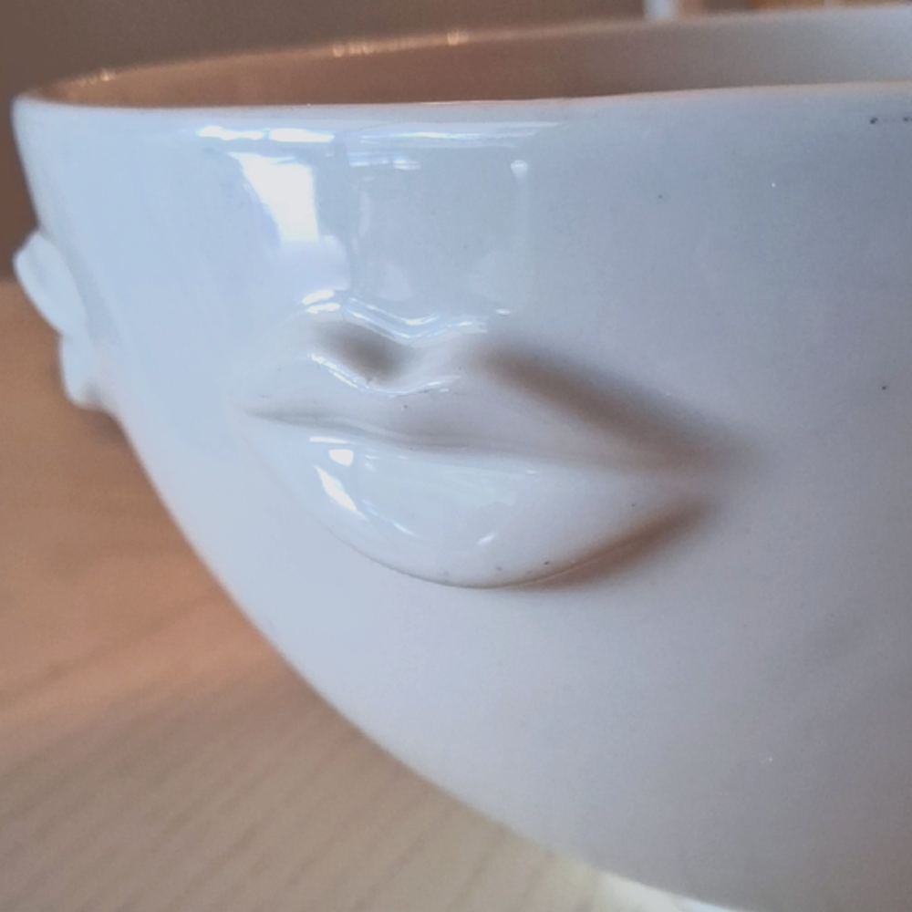 Jonathan Adler White Ceramic Bowl with Lip Design. Muse By: Jonathan Adler Gala. - Picture 2 of 15